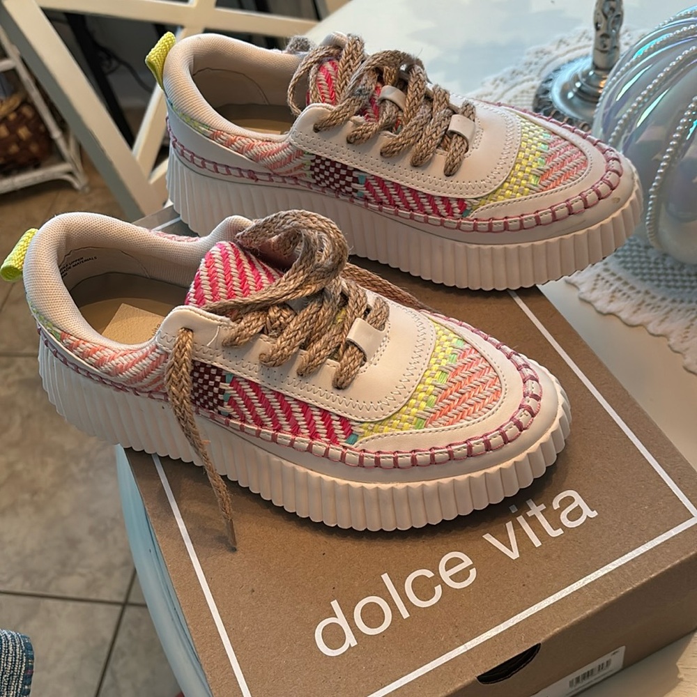 NIB! DOLCE VITA PATCHWORK FABRIC SNEAKERS